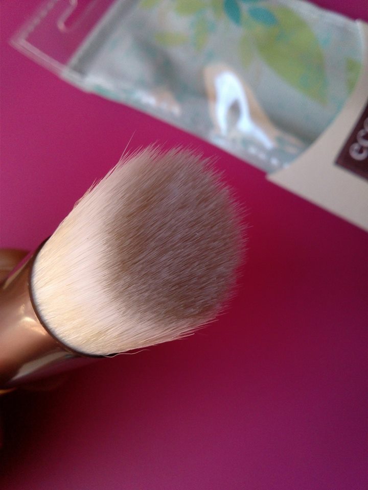 Skin-Perfecting-Brush-2