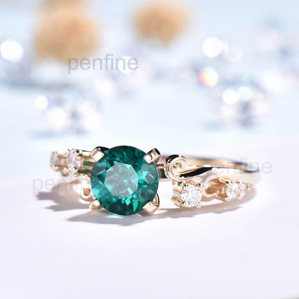 Emerald engagement ring